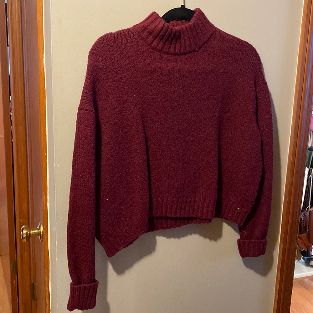 American Eagle Maroon Crop Turtleneck Size Medium